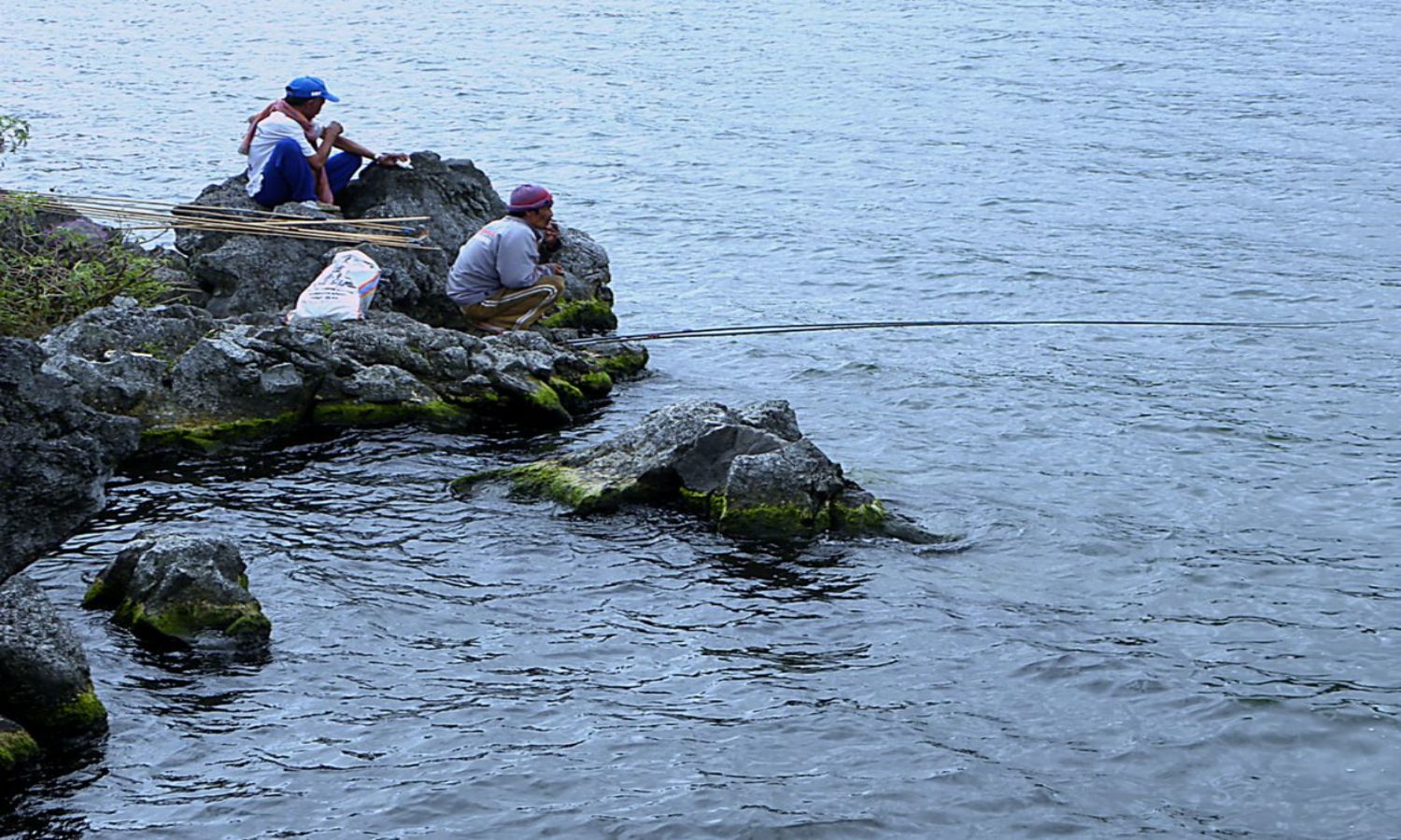 Mancing di danau Batur