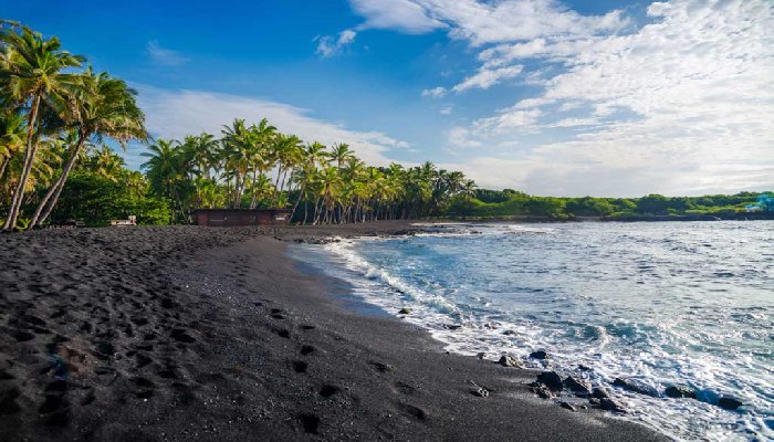 pantai pasir hitam